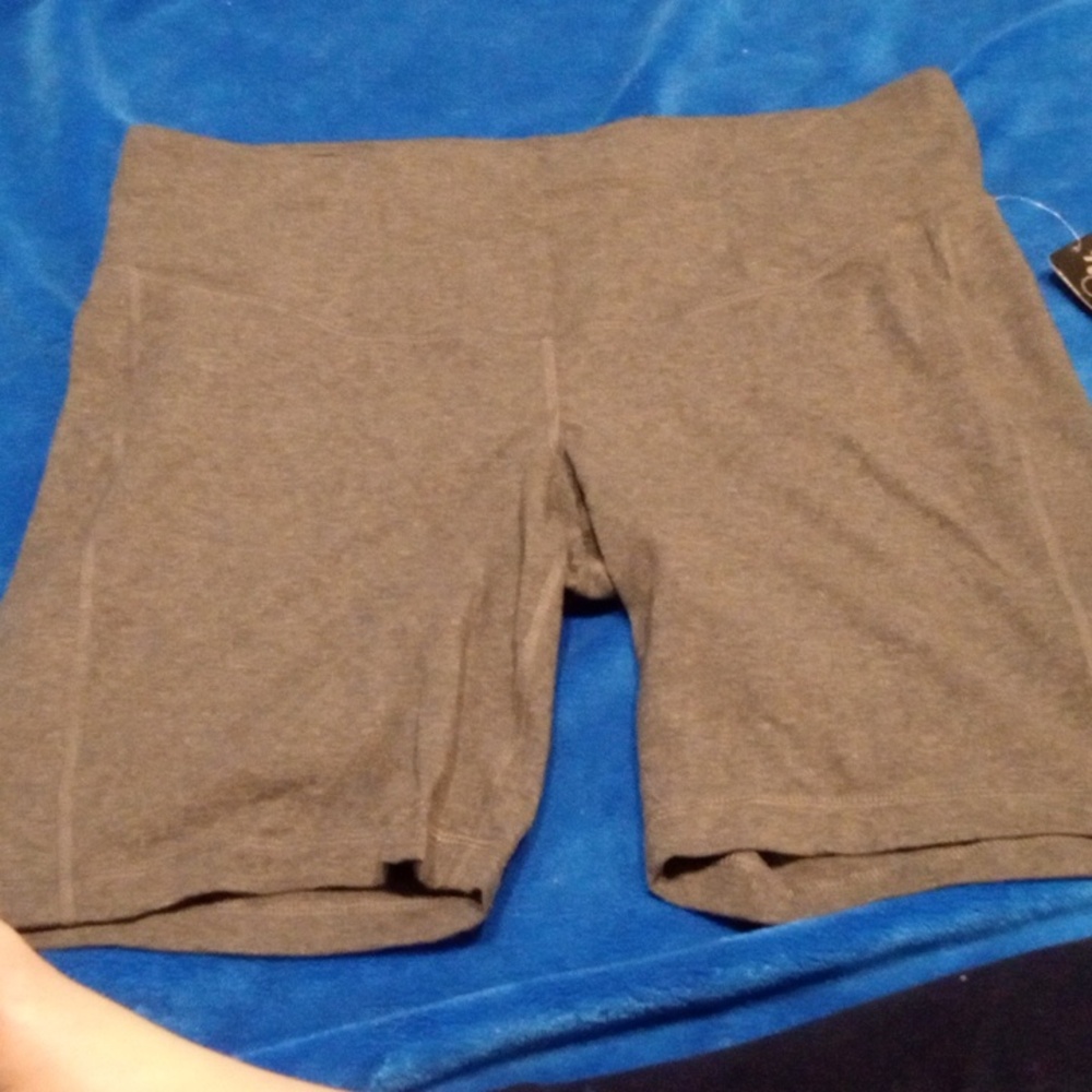 Women's rainbow curves grey compression shorts. size 22/24
